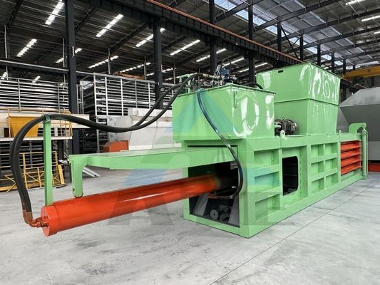Compactor de cartão horizontal para embalagens de compressão