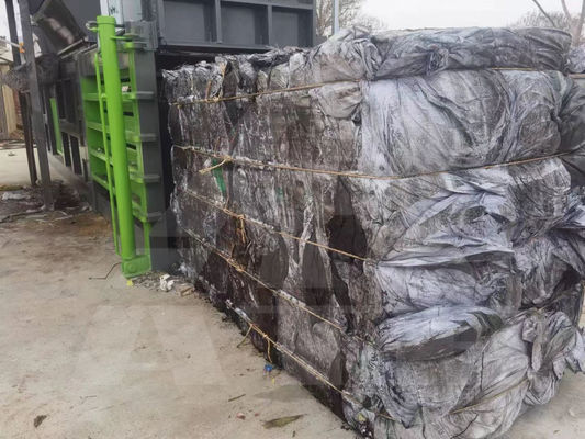 Operação automática Recheio de papelão Prensa de embalagem para garrafas de plástico Roupas Pet latas