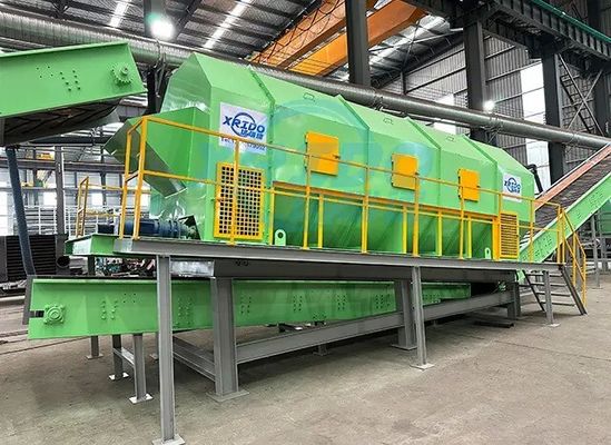 Máquina de triagem por tambor para sistema de triagem automática de sólidos dentro de uma instalação de triagem de resíduos