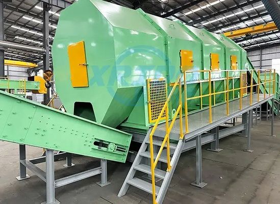 Máquina de triagem por tambor para sistema de triagem automática de sólidos dentro de uma instalação de triagem de resíduos