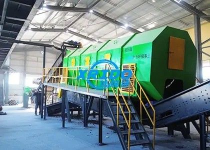 Máquina de triagem por tambor para sistema de triagem automática de sólidos dentro de uma instalação de triagem de resíduos