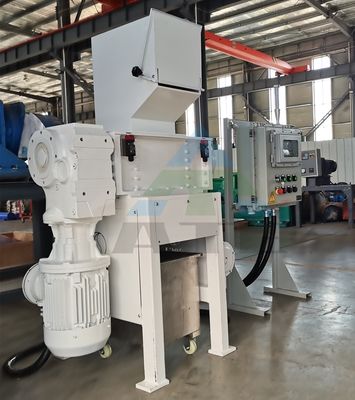 Shredder versátil de quatro eixos para reciclagem de madeira metálica e plástico em várias indústrias