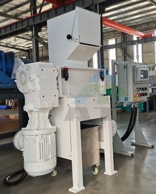 800 Modelo Quatro eixos Pneus Borracha Madeira Funcional Máquina de reciclagem Resíduos de plástico triturador