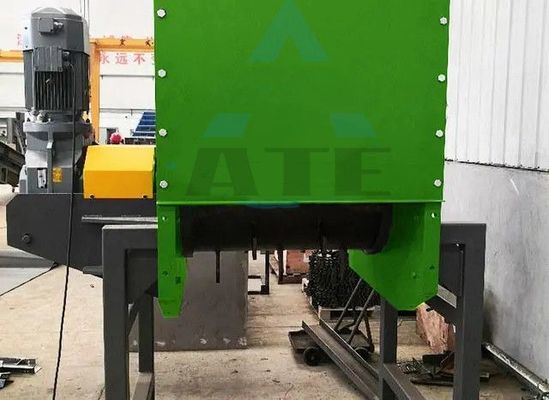 Abridor de sacos de tecido de plástico para lojas de materiais de construção após manutenção no campo de serviço