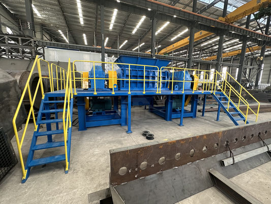 Máquina de trituração de pneus hidráulicos de eixo duplo