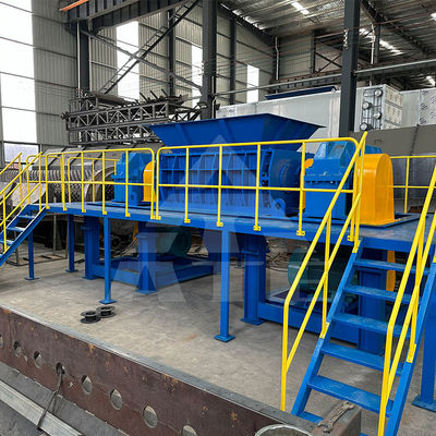 Máquina de trituração de plástico de sucata de madeira hidráulica trituradora de duplo eixo para resíduos orgânicos