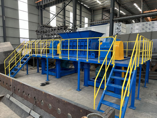 Máquina de trituração de plástico de sucata de madeira hidráulica trituradora de duplo eixo para resíduos orgânicos