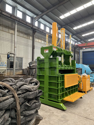 Máquina de empilhadeira de plástico de 30 toneladas de sucata de pneus empilhadeira hidráulica vertical para longa vida útil