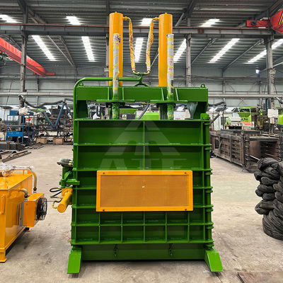 650 KG Baler Vertical Solução durável para resíduos de papel pneus borracha e plástico duro