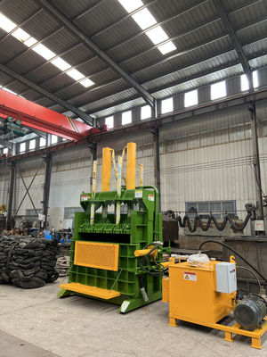 650 KG Baler Vertical Solução durável para resíduos de papel pneus borracha e plástico duro