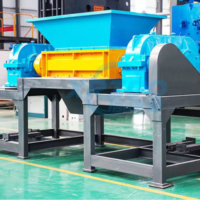 Fornecimento de Resíduos de Pneus Máquina de trituração de tambor de dois eixos tipo triturador de pneus Resíduos de borracha