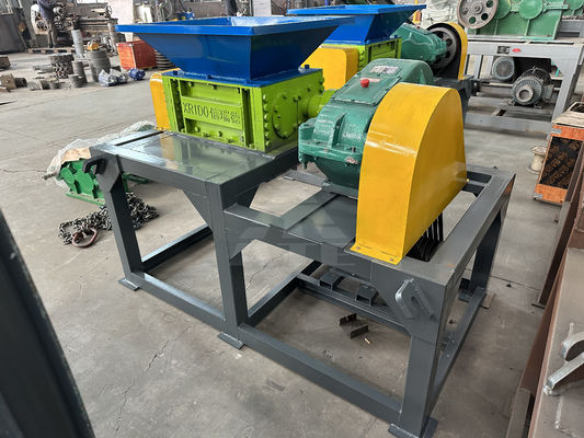 Triturador hidráulico de eixo duplo pequeno para cartão de plástico mini metal 5000KG peso