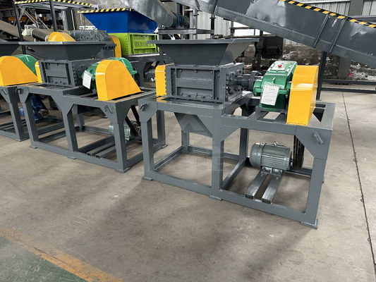 Triturador hidráulico de eixo duplo pequeno para cartão de plástico mini metal 5000KG peso
