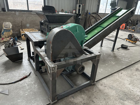 Triturador de pneus Resíduos de borracha Pneus Mini Scrap Metal Shredder Double Shaft Shredder Machine para plástico