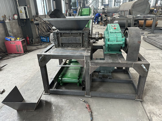 Triturador de pneus Resíduos de borracha Pneus Mini Scrap Metal Shredder Double Shaft Shredder Machine para plástico