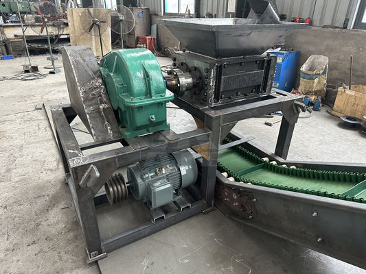 Triturador de pneus Resíduos de borracha Pneus Mini Scrap Metal Shredder Double Shaft Shredder Machine para plástico