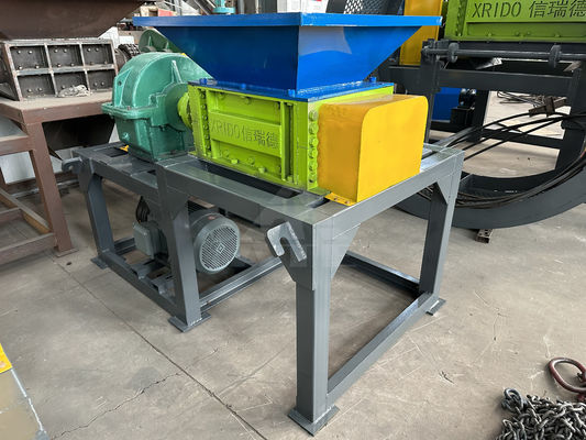 Suporte de personalização de plástico Mini Double Shaft Shredder máquina de trituração de madeira por Famous Motor