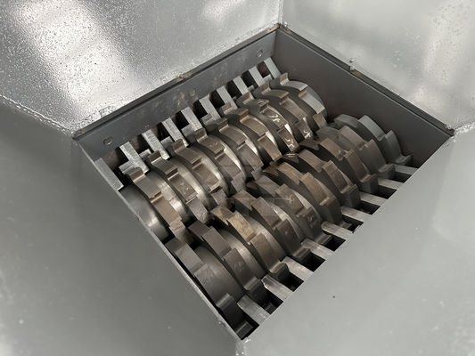 Máquina de trituração de eixo duplo para suporte de pequenos resíduos plásticos