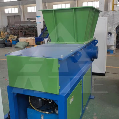 Máquina de trituração de resíduos de eixo único competitiva para cartão comercial de plástico