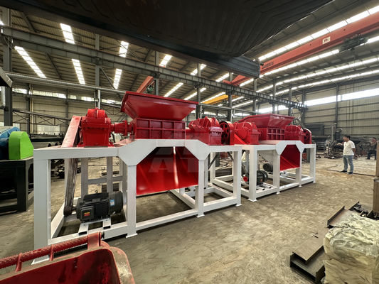 Triturador de resíduos têxteis de eixo duplo Trita de forma eficiente materiais metálicos e plásticos