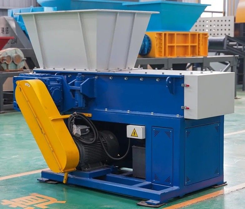 200-8000 kg/h Capacidade de produção Triturador de plástico para espuma e resíduos de vestuário de fibras